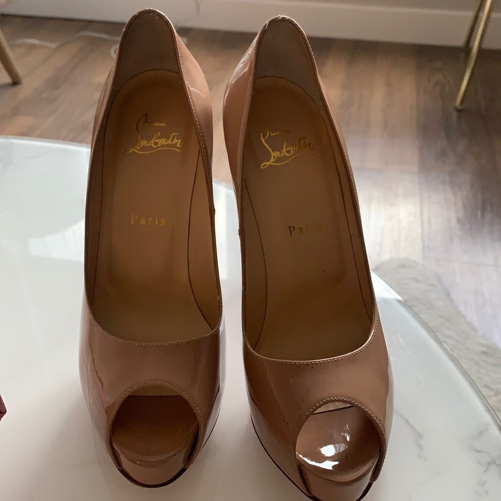 Christian Louboutin Very Prive Patent Pumps